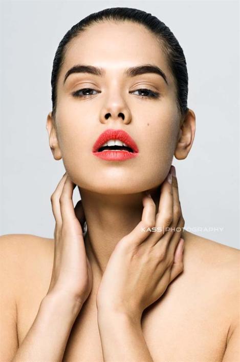model-red-lips-how-to-apply-red-lipstick-modern